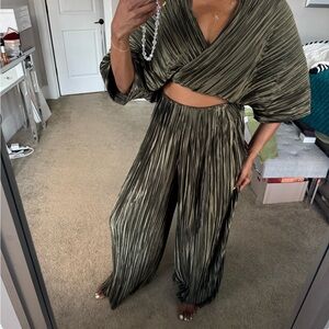 Elegant Olive Green Plisse Women's Pleated Matching Set